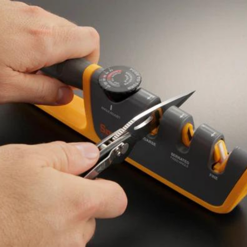 Load image into Gallery viewer, Smith&#39;s | Adjustable Angle Pull-Thru Knife Sharpener
